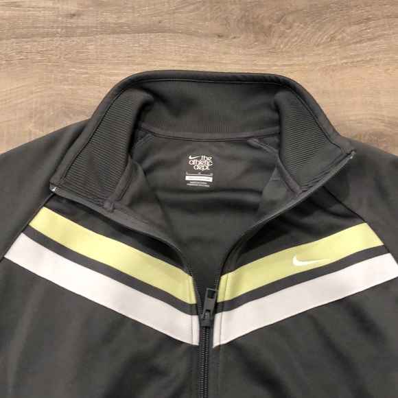 Nike women’s jacket - Picture 2 of 3